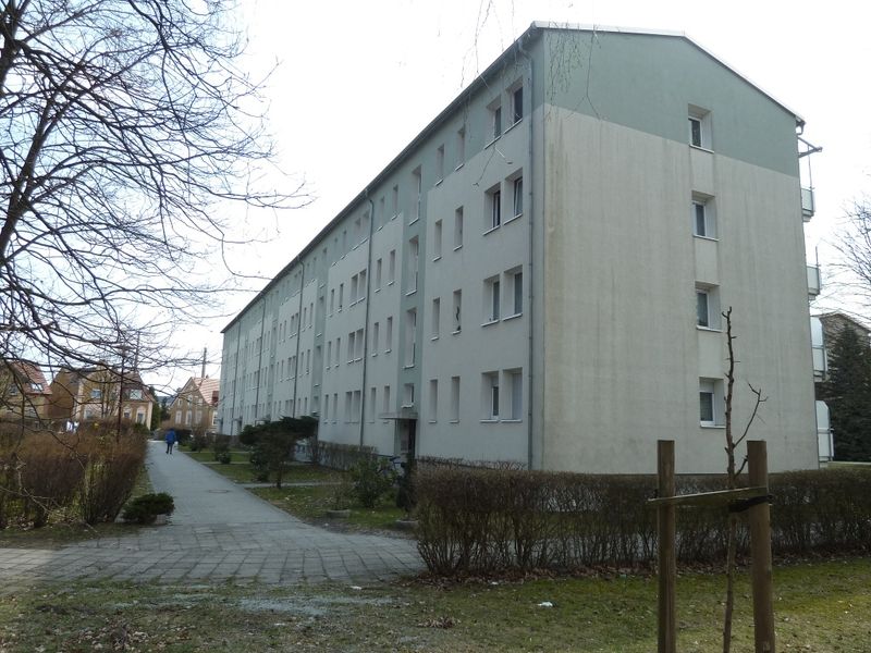 1 Raum-Wohnung mit Außenrollo
